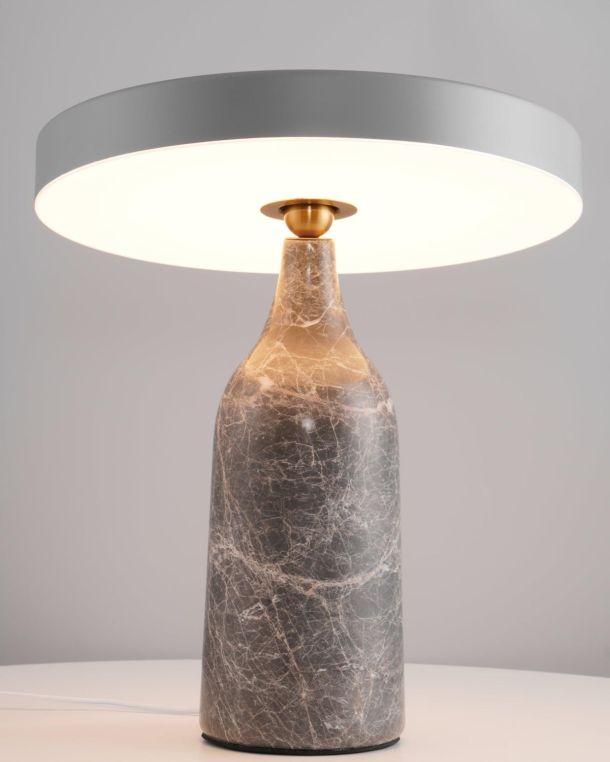 Astrian minimalistisk marmorbordlampe