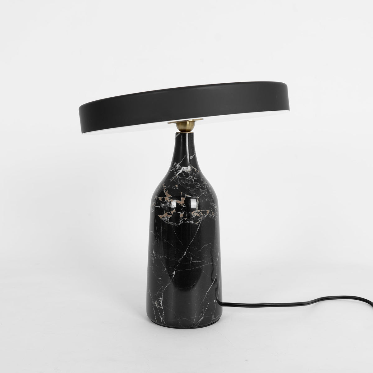Astrian minimalistisk marmorbordlampe