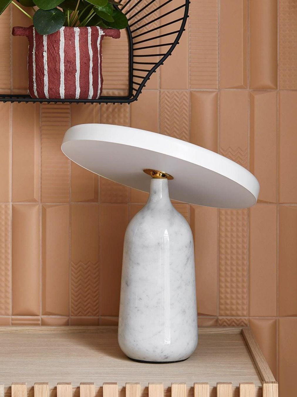 Astrian minimalistisk marmorbordlampe