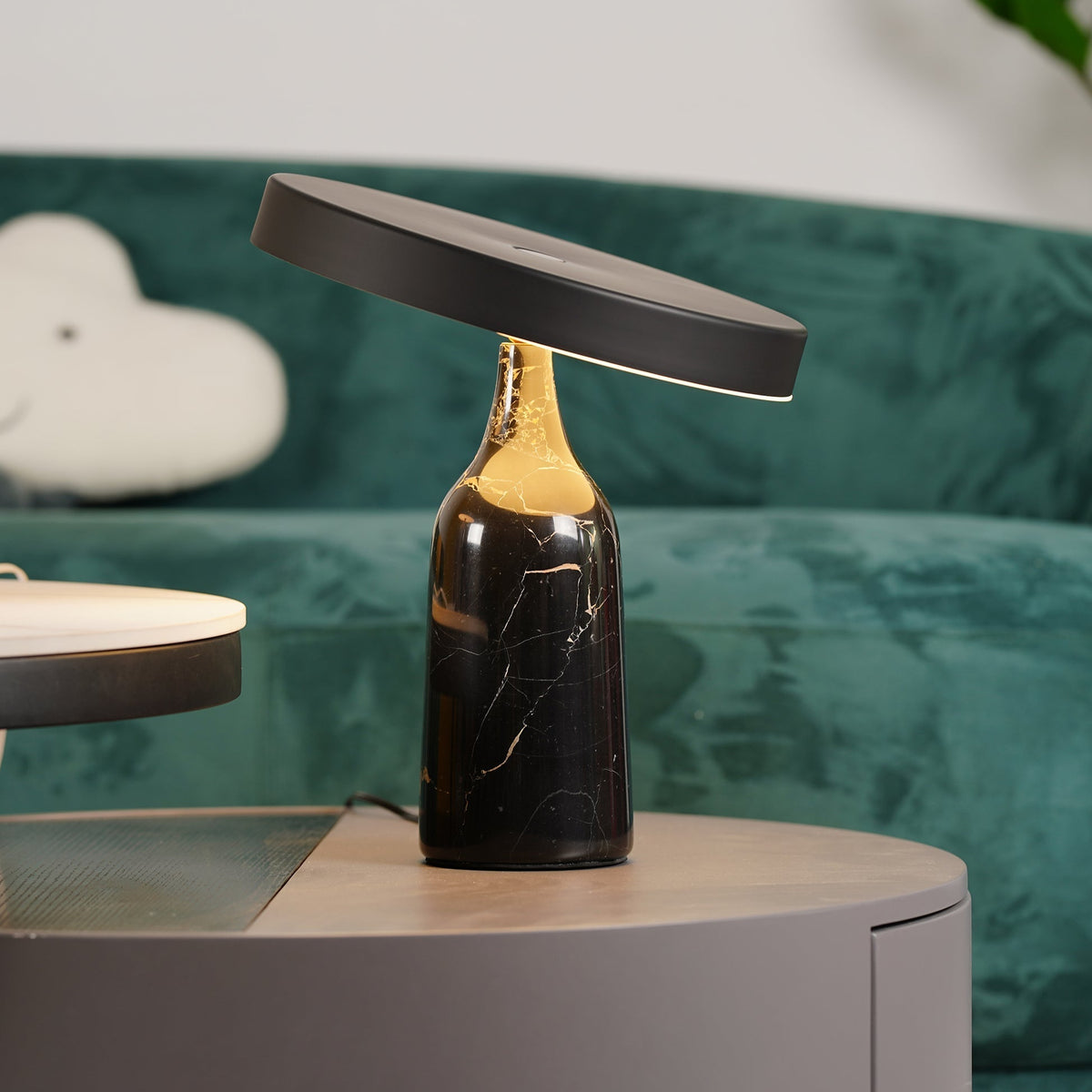 Astrian minimalistisk marmorbordlampe