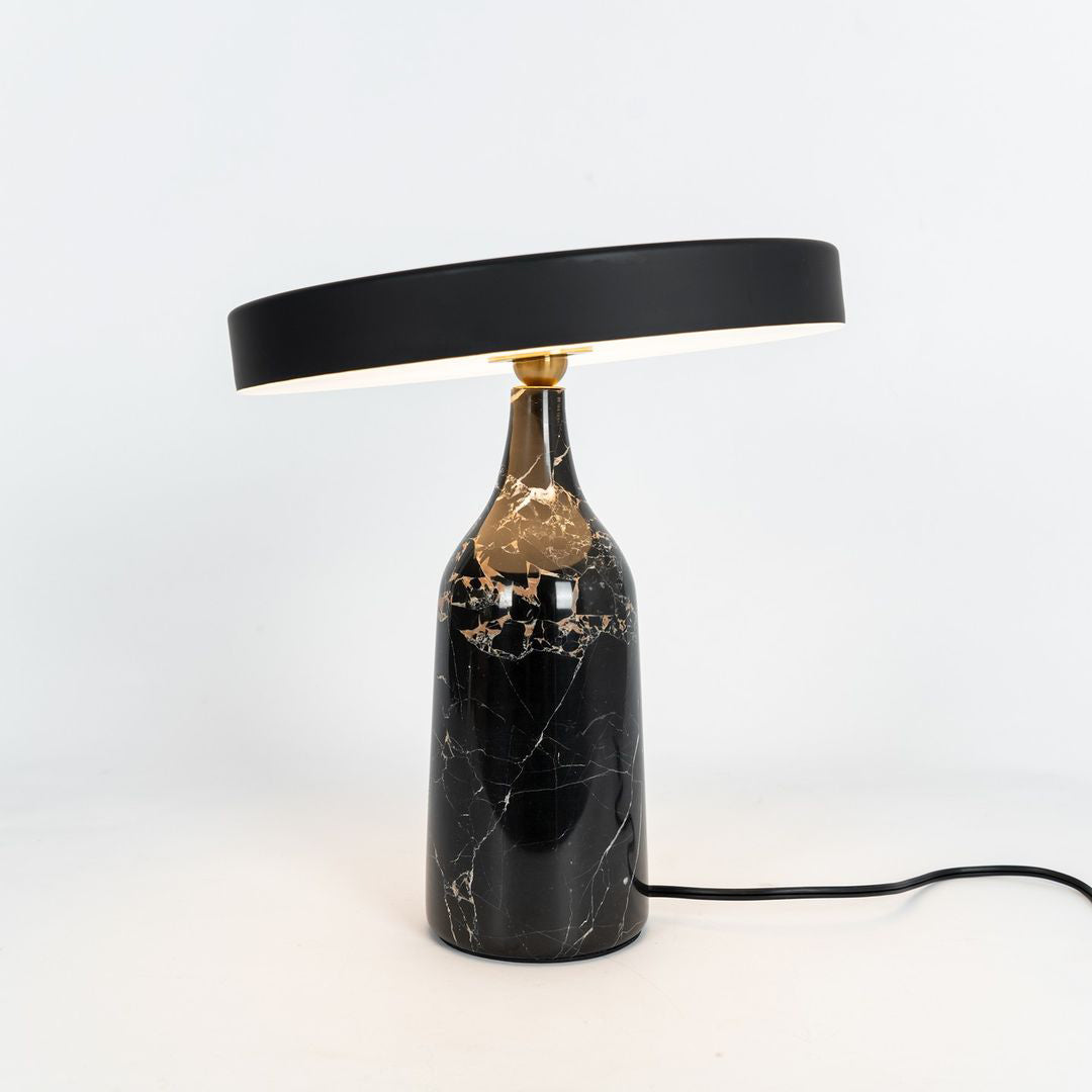 Astrian minimalistisk marmorbordlampe