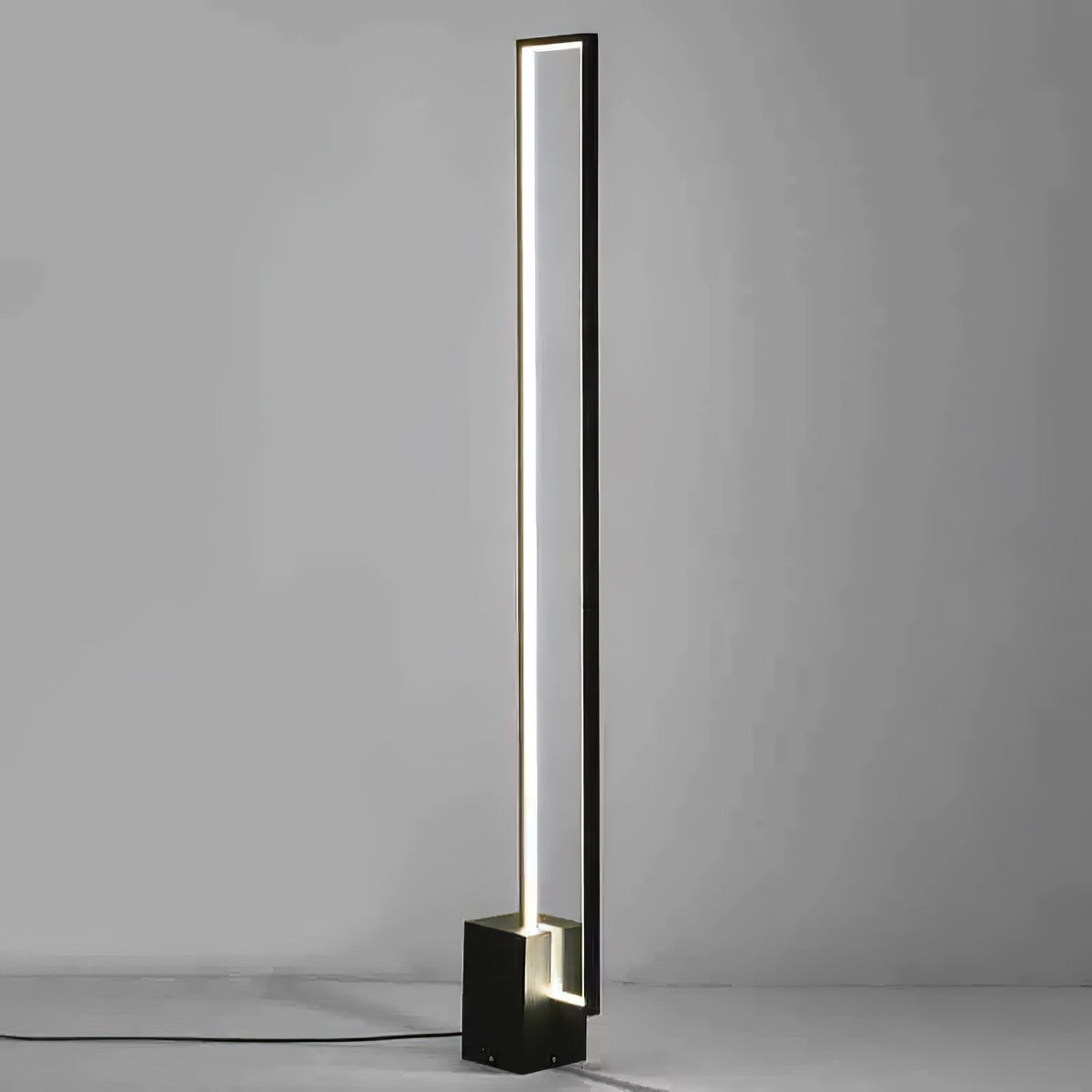 Keloza gulvlampe i aluminium