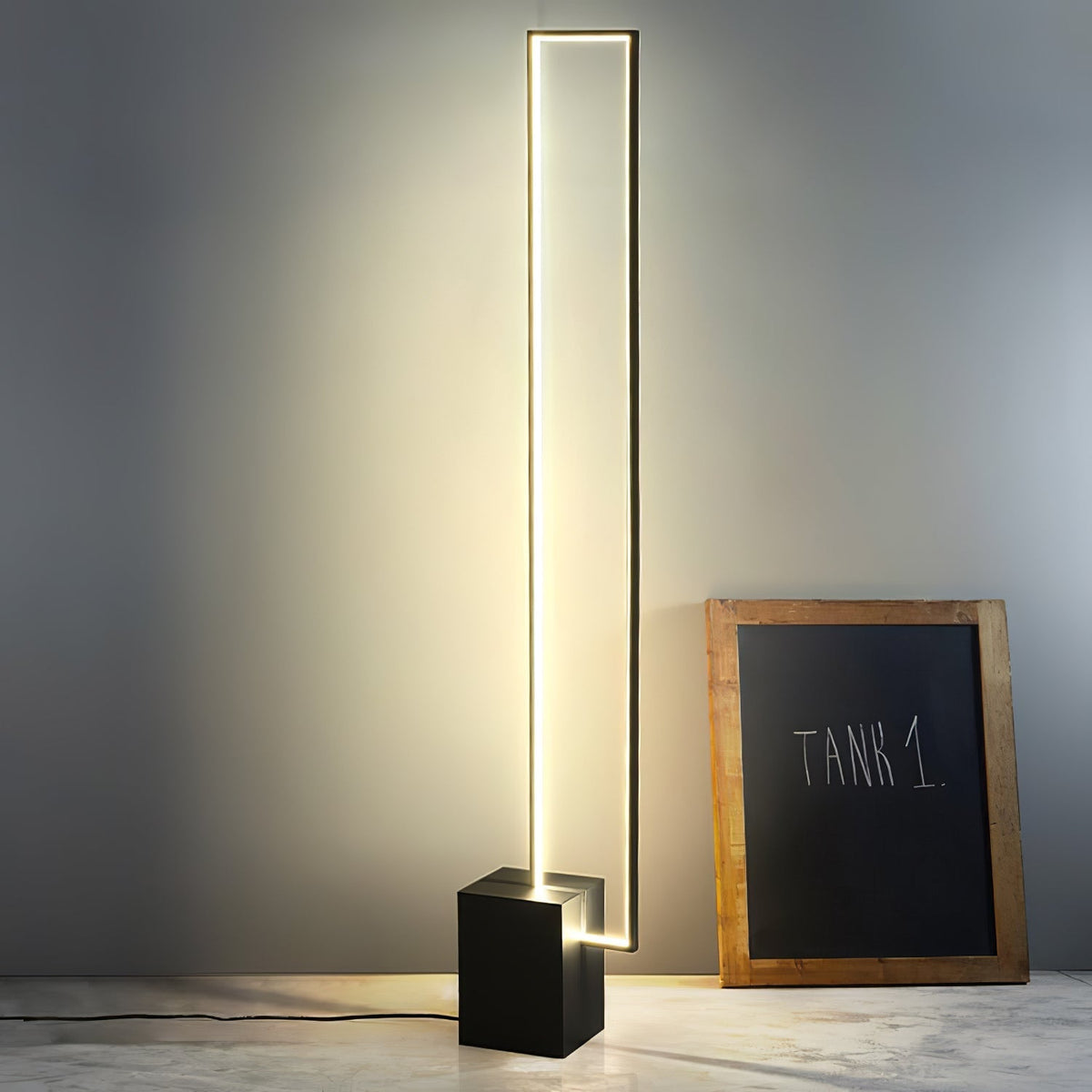 Keloza gulvlampe i aluminium