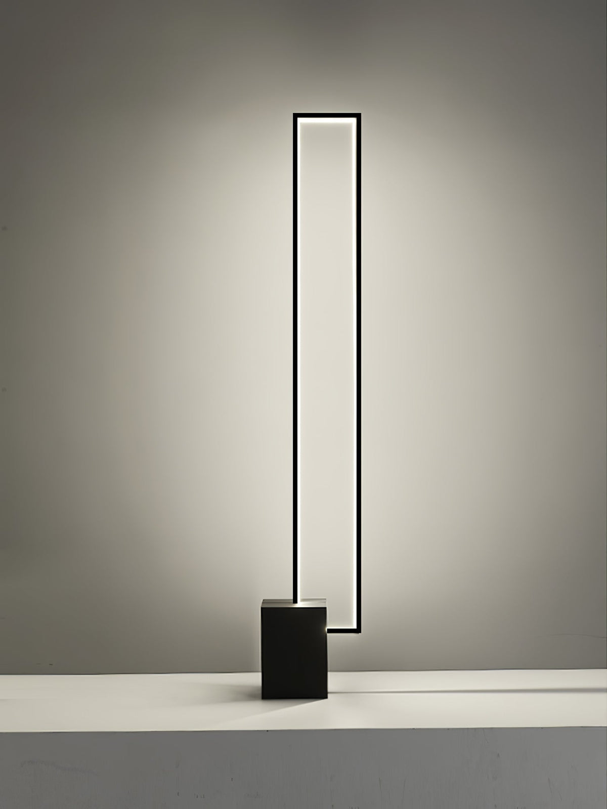 Keloza gulvlampe i aluminium