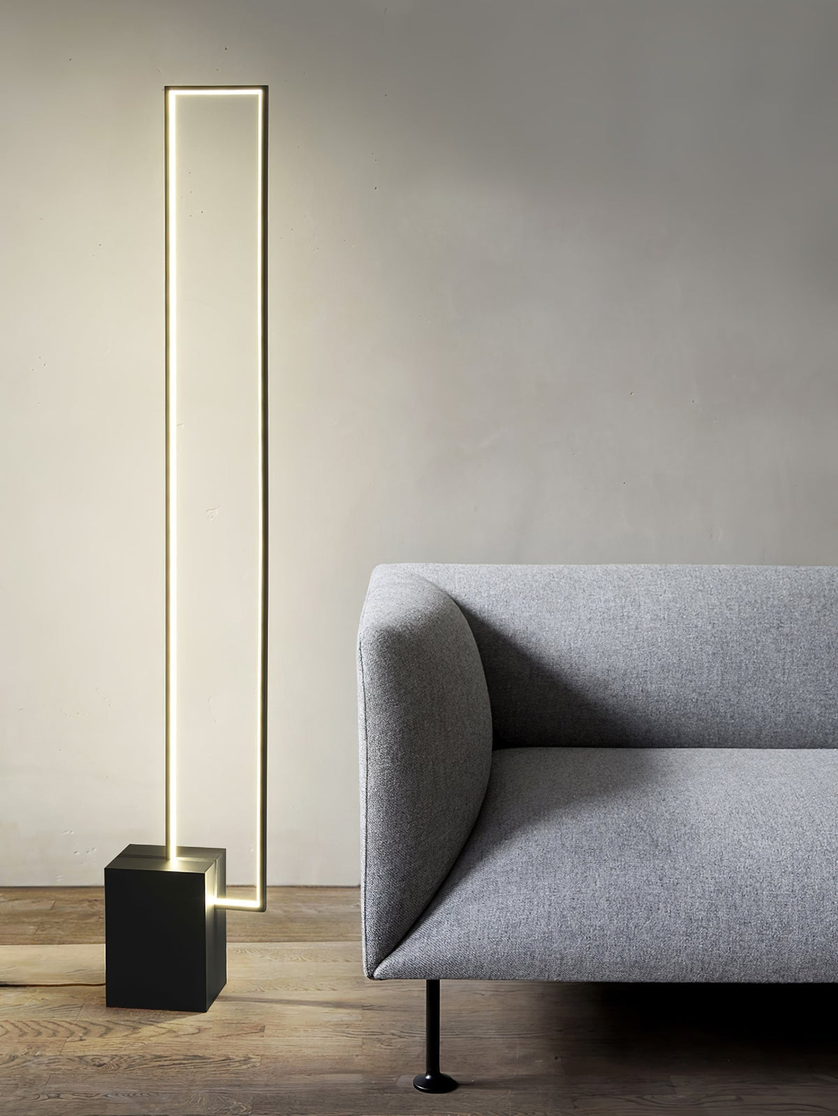 Keloza gulvlampe i aluminium