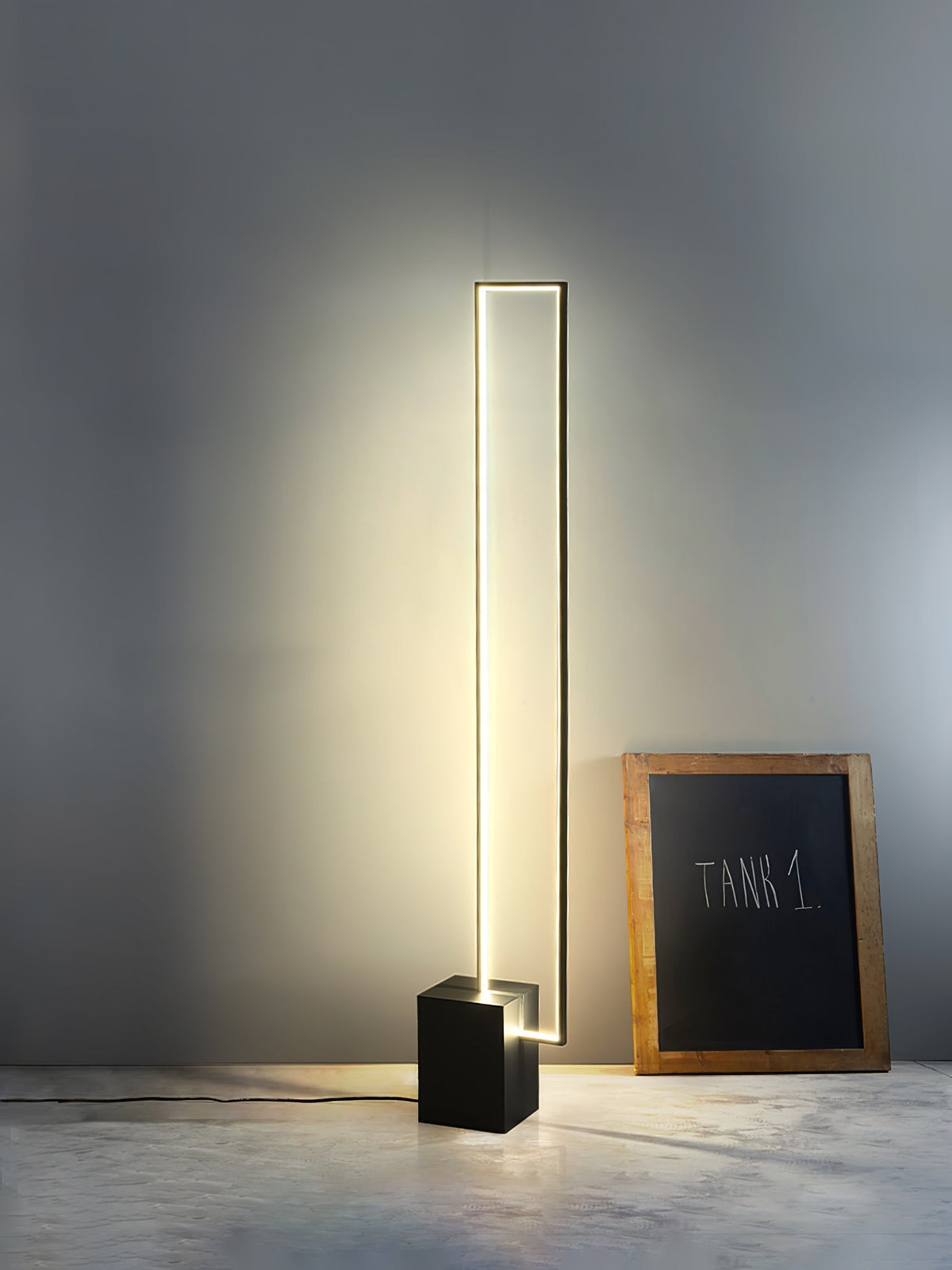 Keloza gulvlampe i aluminium