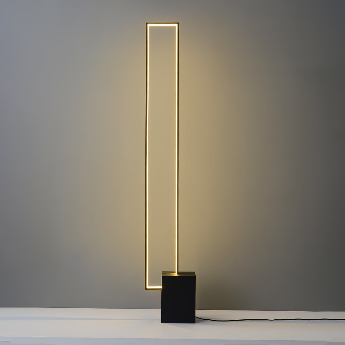 Keloza gulvlampe i aluminium