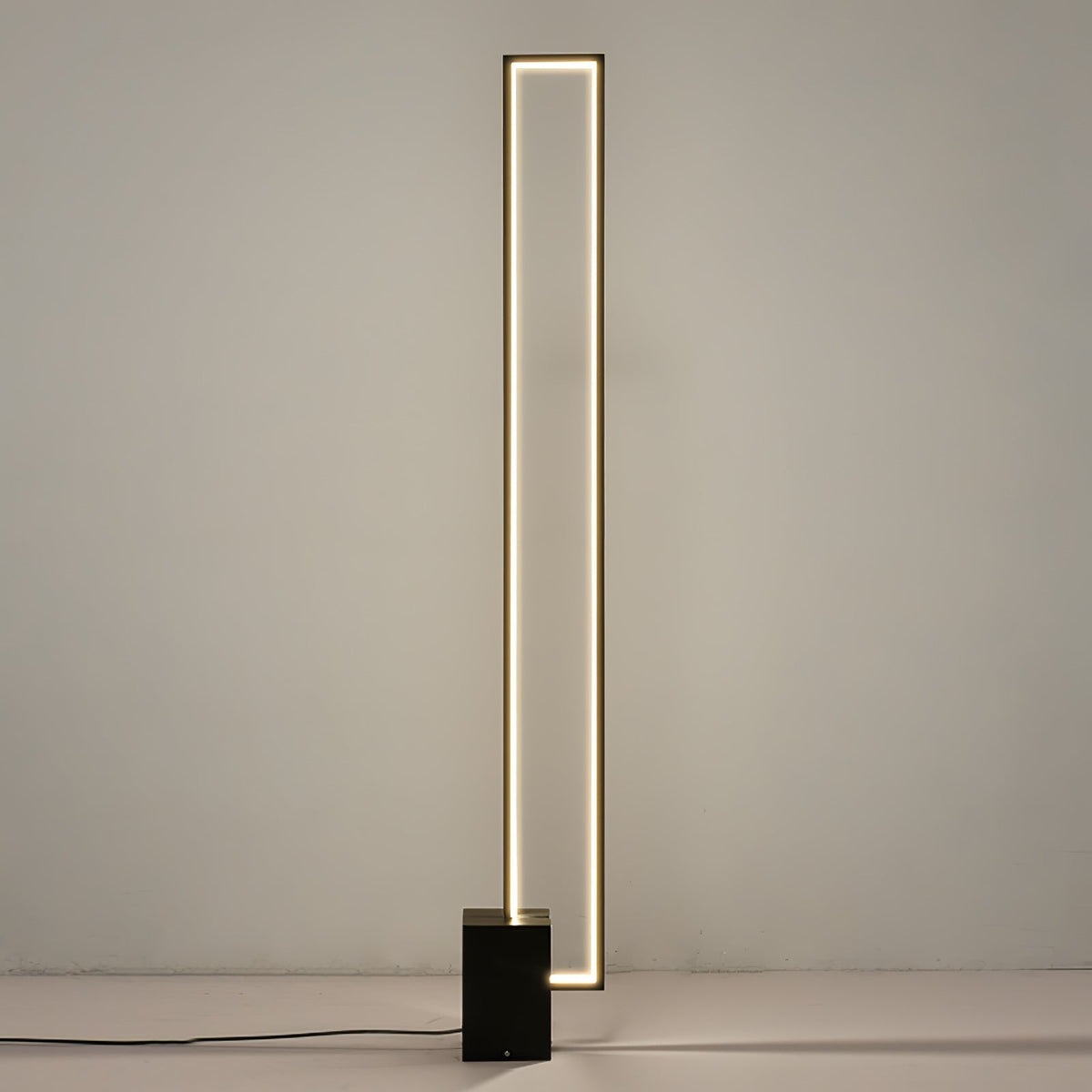 Keloza gulvlampe i aluminium