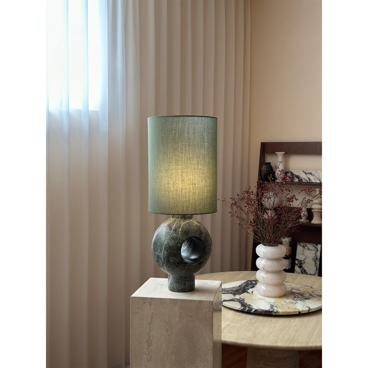 Hollie-bordlampe i marmor