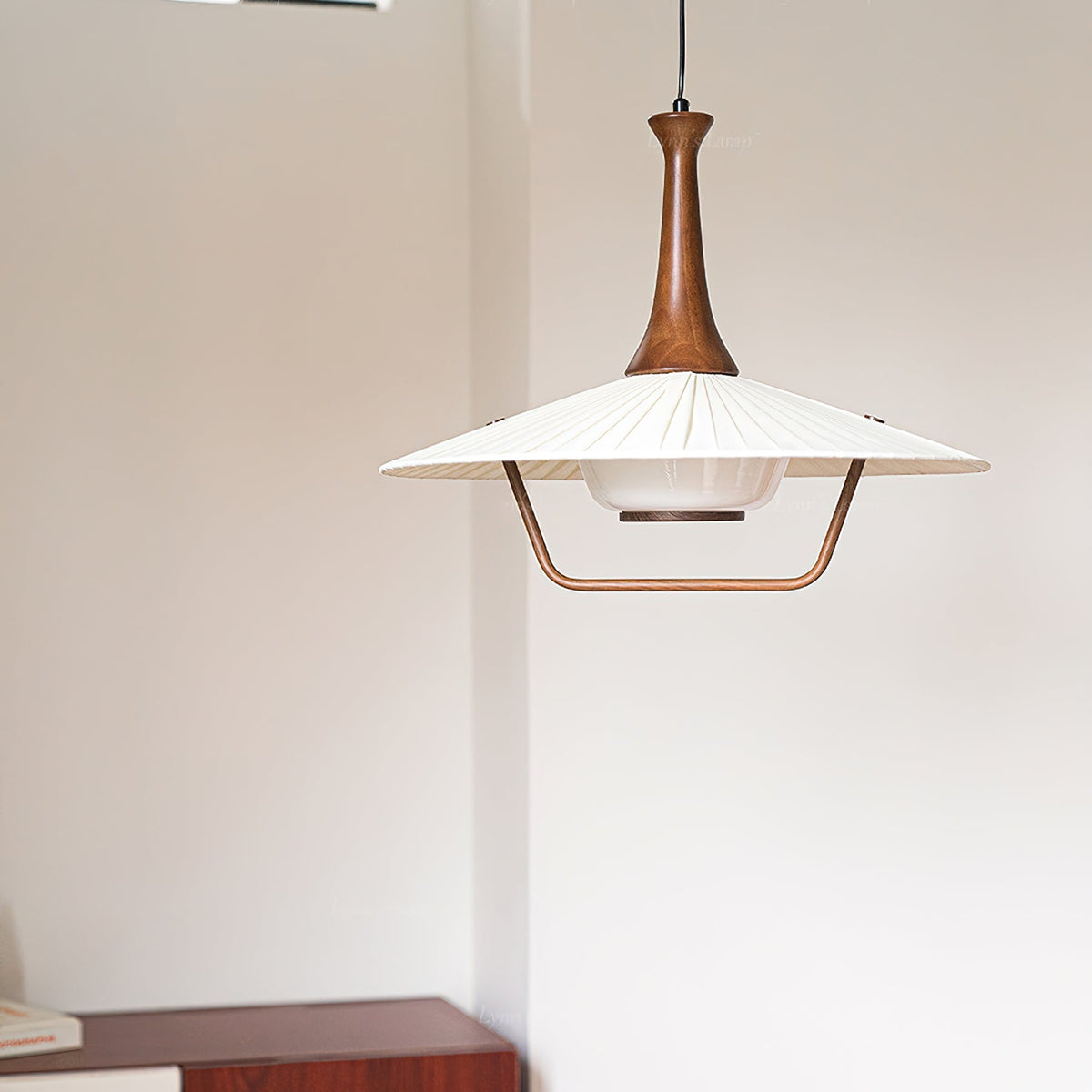 Candeeiro suspenso Mydorisra Traditional Classic em tecido e madeira