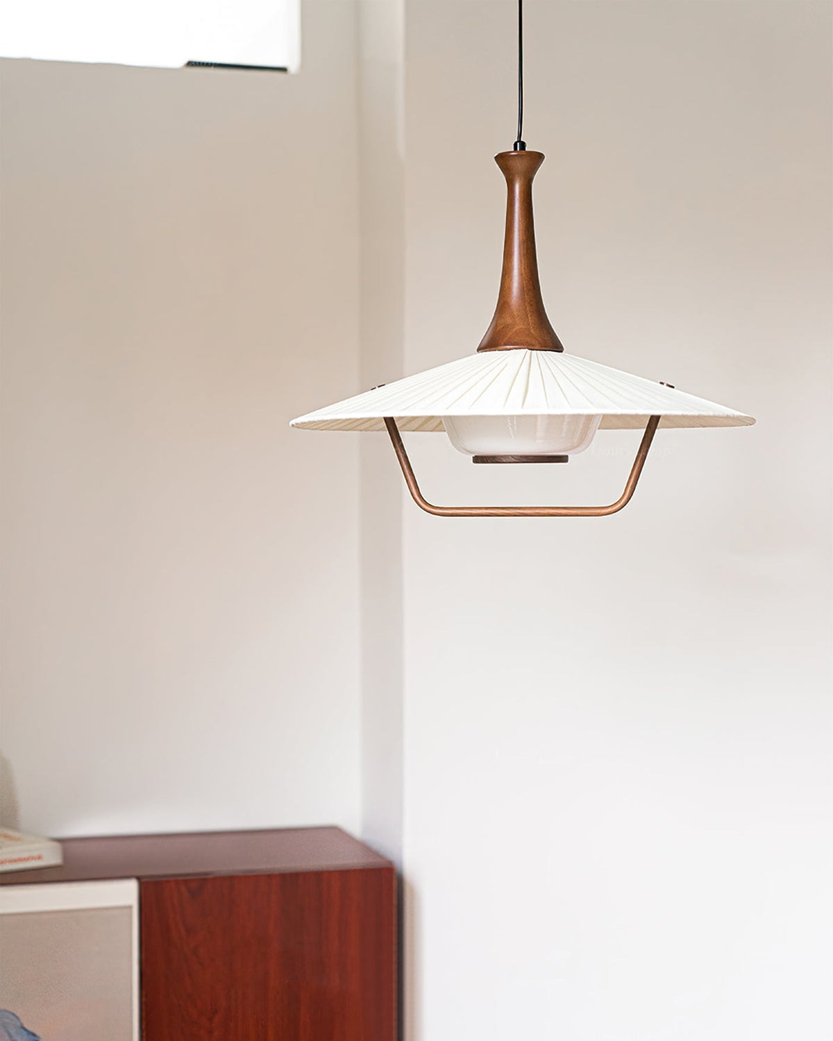 Candeeiro suspenso Mydorisra Traditional Classic em tecido e madeira