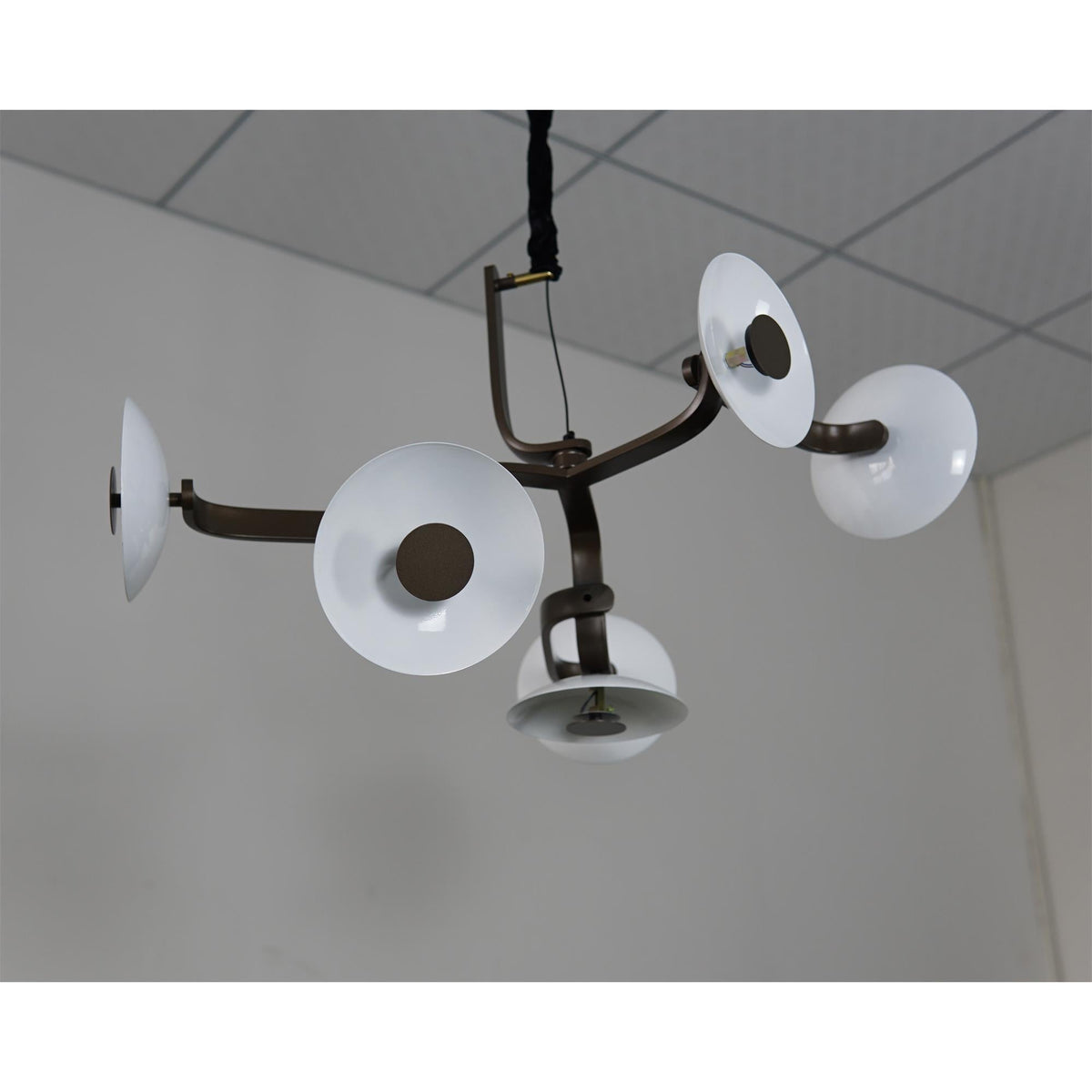 Candelabro castanho Veluira