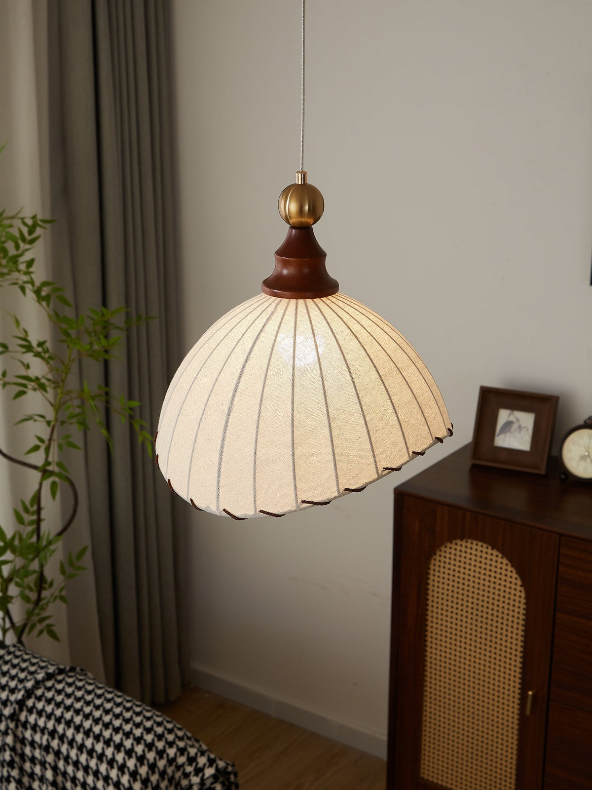 Earian elegant pendellampe i træ og stof
