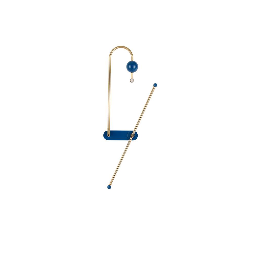 Curve Vägglampa med elektrisk krets