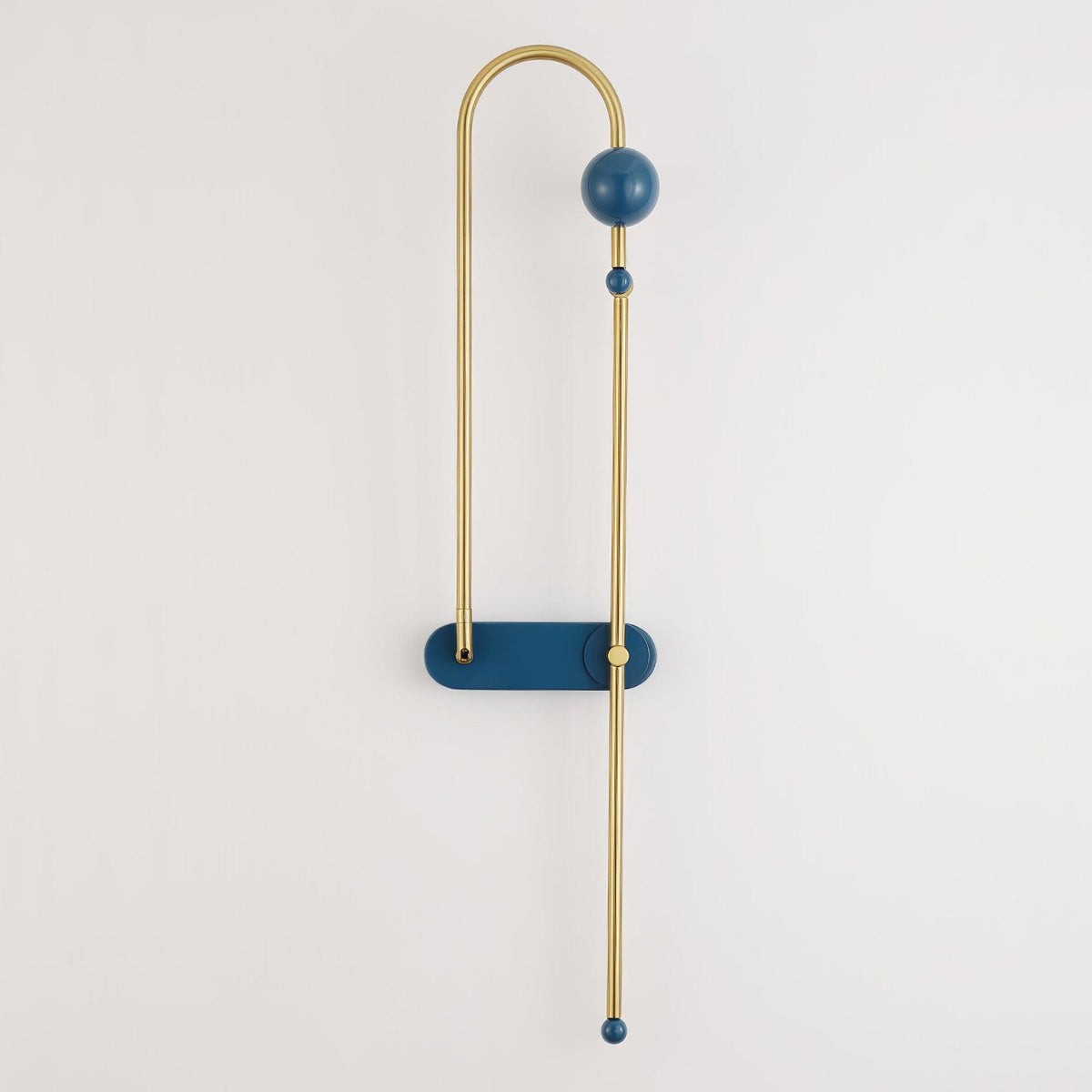 Curve Vägglampa med elektrisk krets