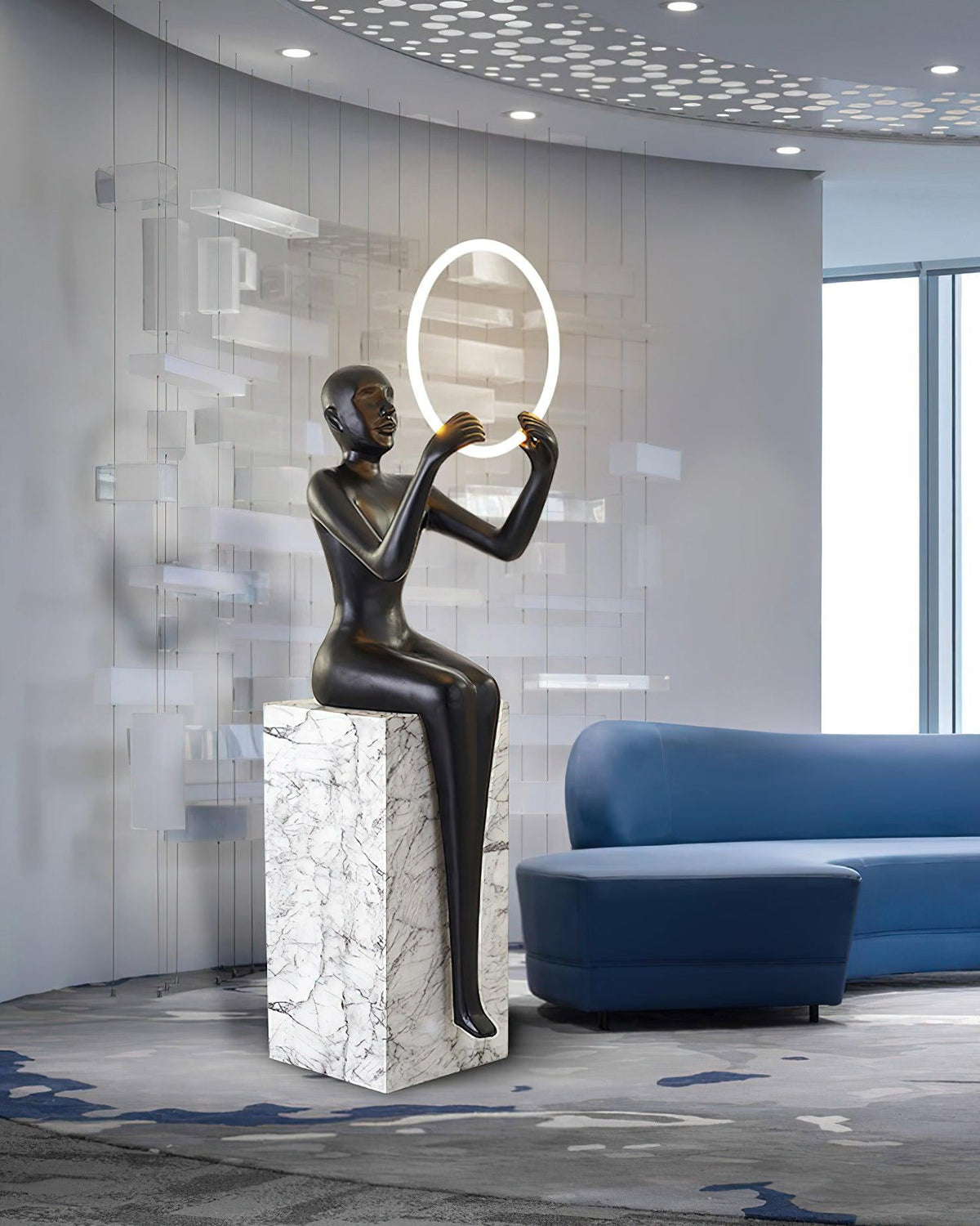 Orelaielle Skulpturel sort gulvlampe