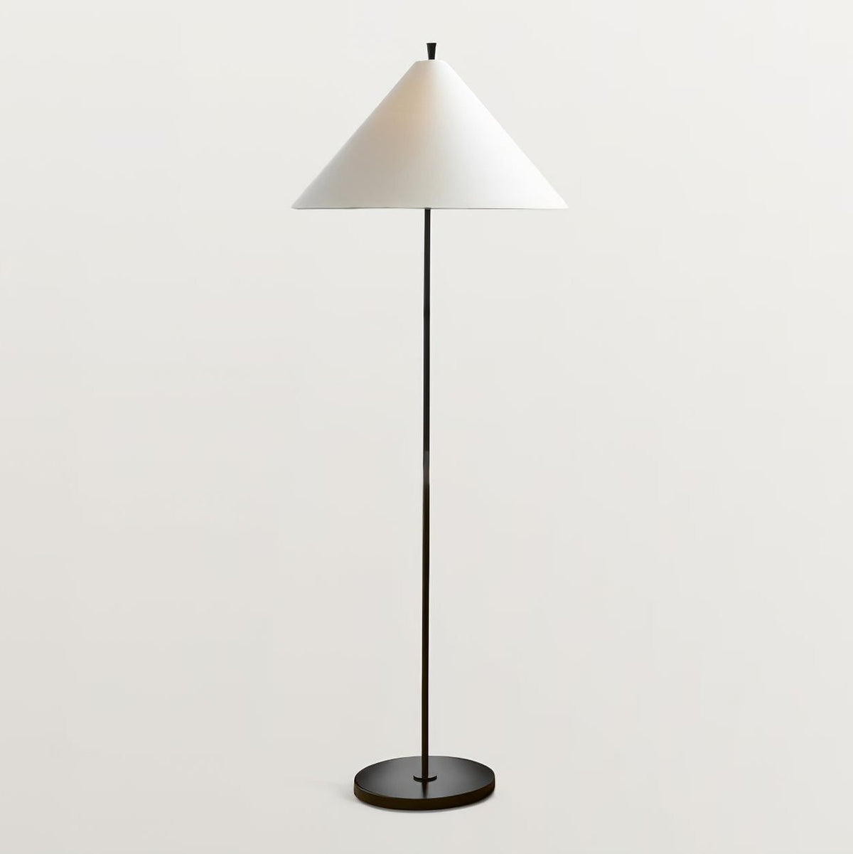Urath minimalistisk golvlampa i mässing