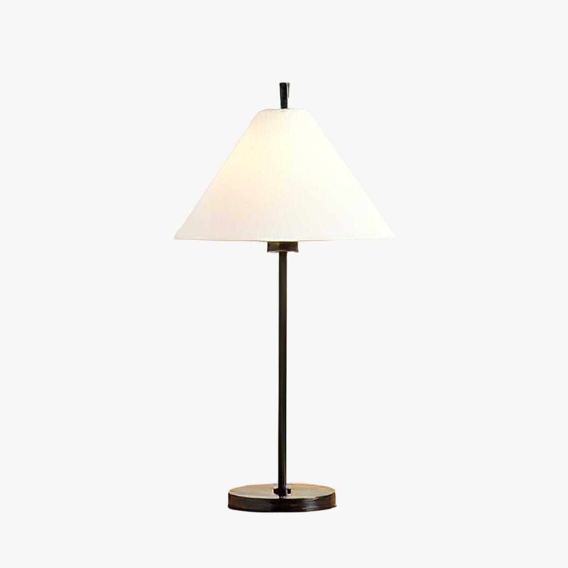 Sorivina elegant konusformet bordlampe