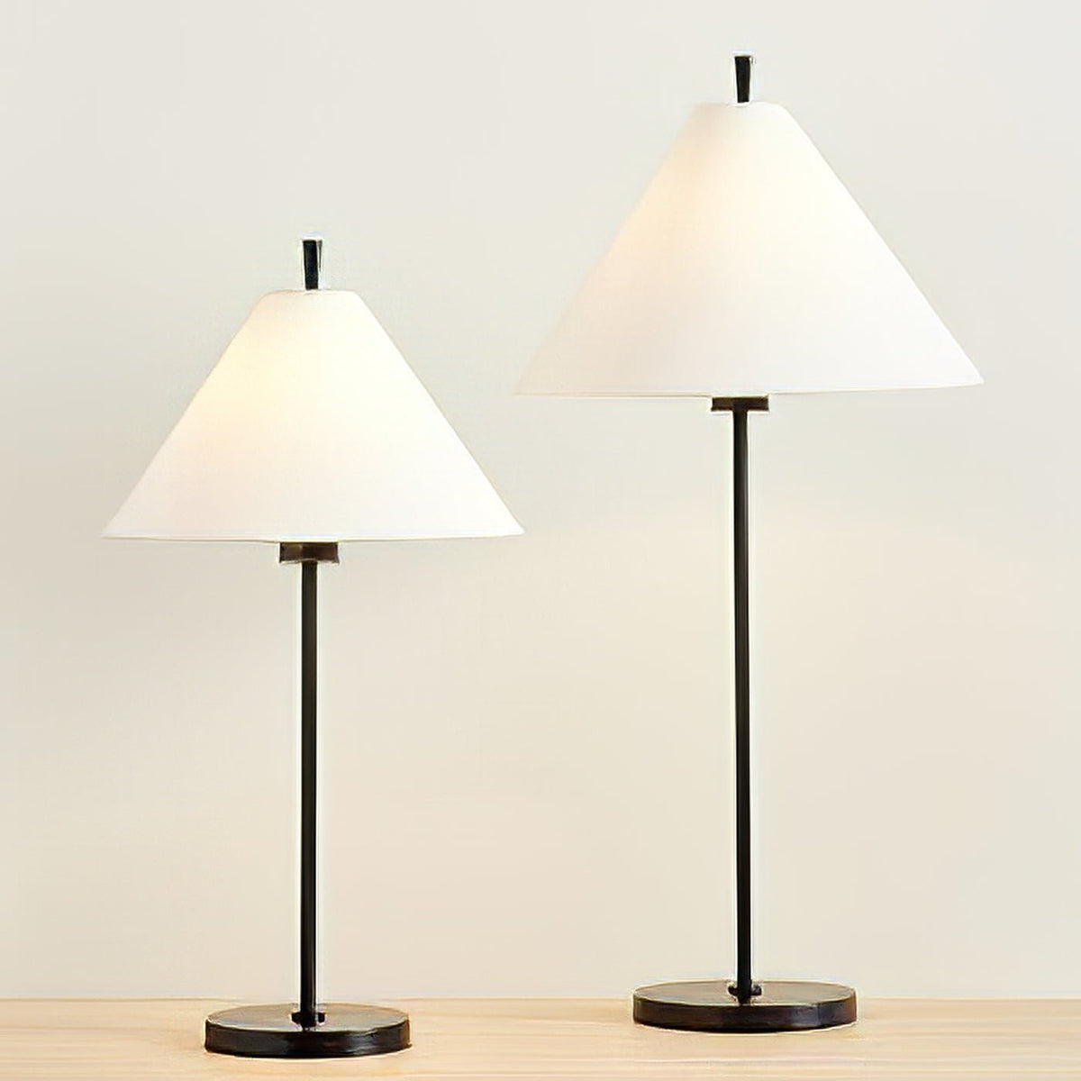 Sorivina elegant konusformet bordlampe