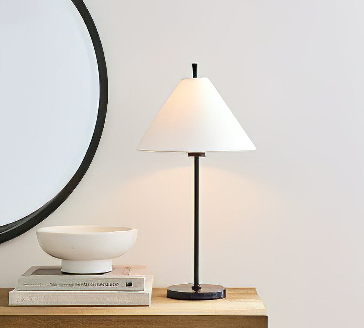 Sorivina elegant konusformet bordlampe