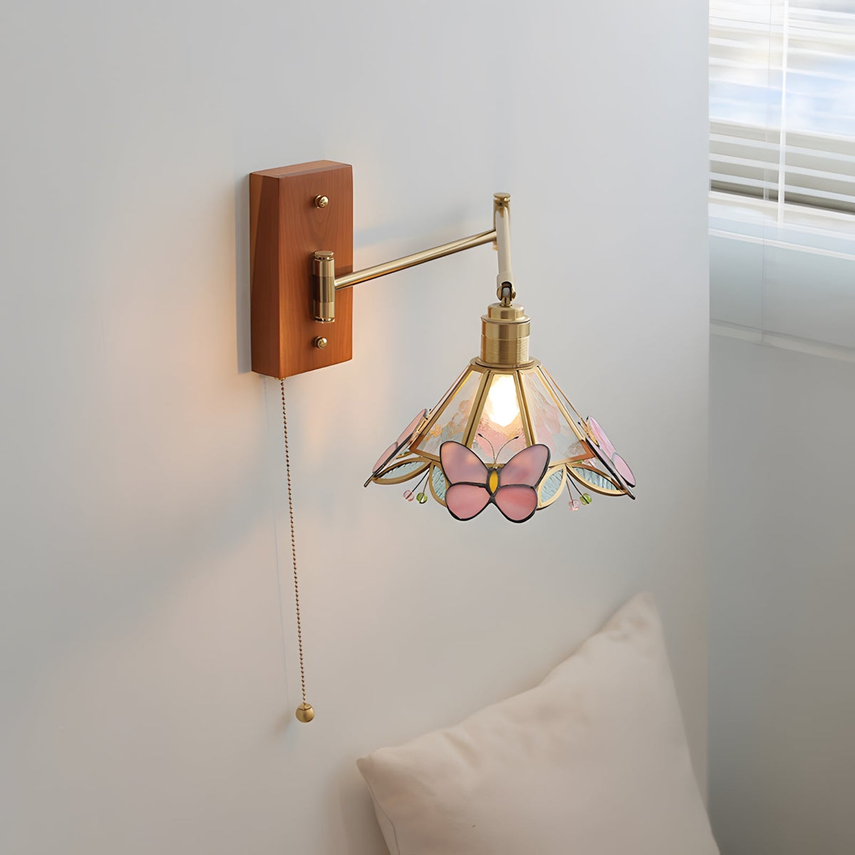 Oreliraine vägglampa