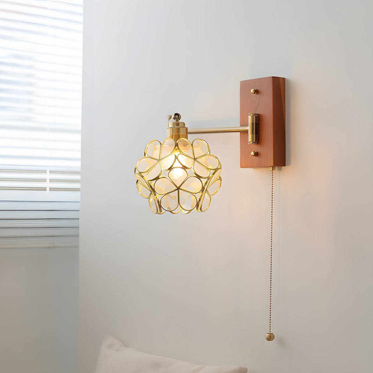 Oreliraine vägglampa