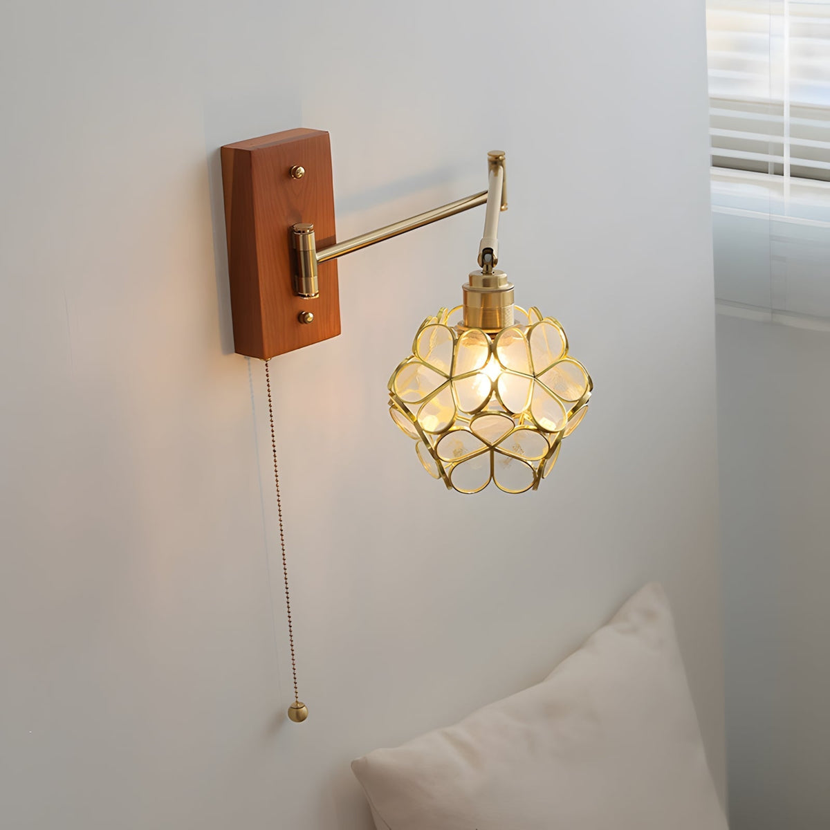 Oreliraine vägglampa