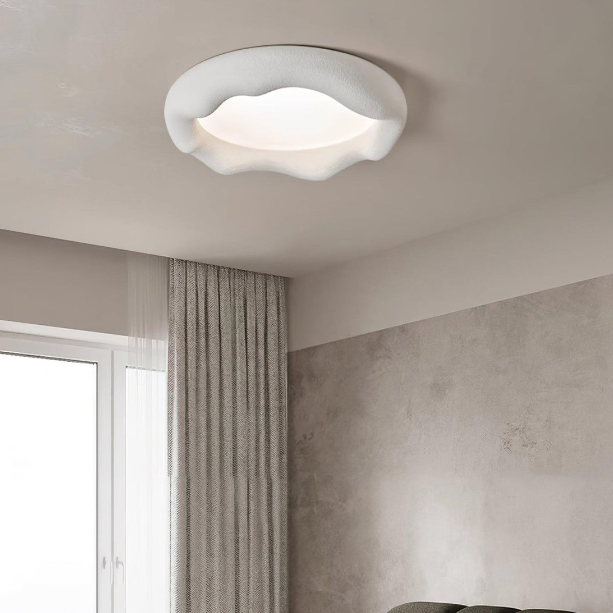 Loftslampe i organisk harpiks og glasfiber i beige