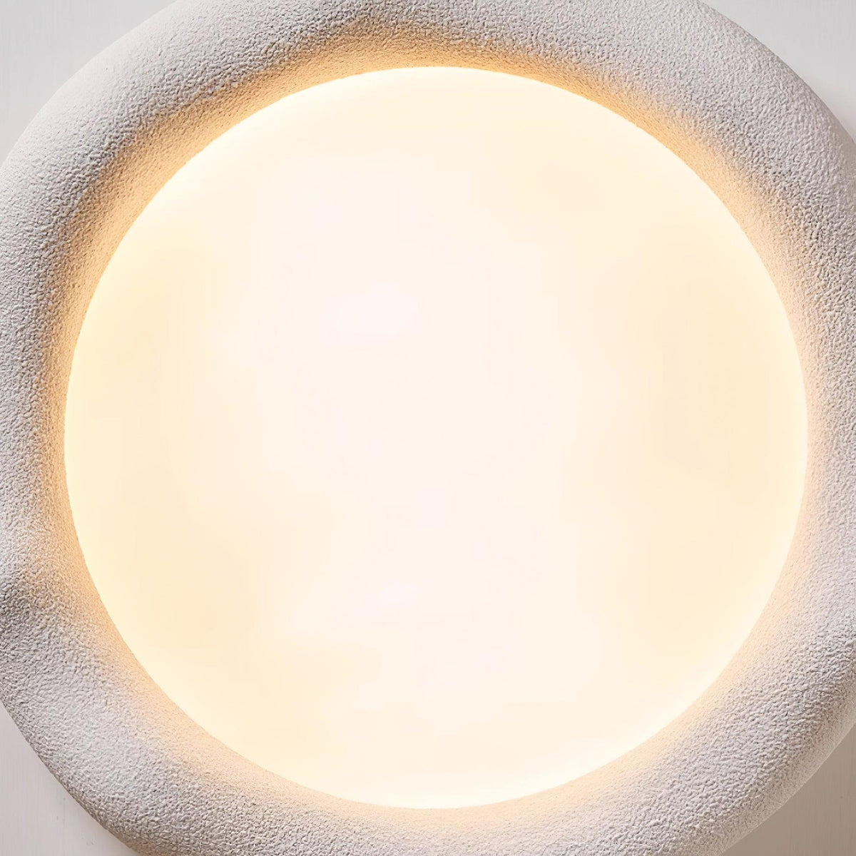 Loftslampe i organisk harpiks og glasfiber i beige