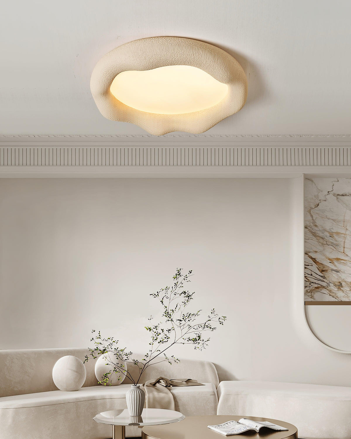 Loftslampe i organisk harpiks og glasfiber i beige