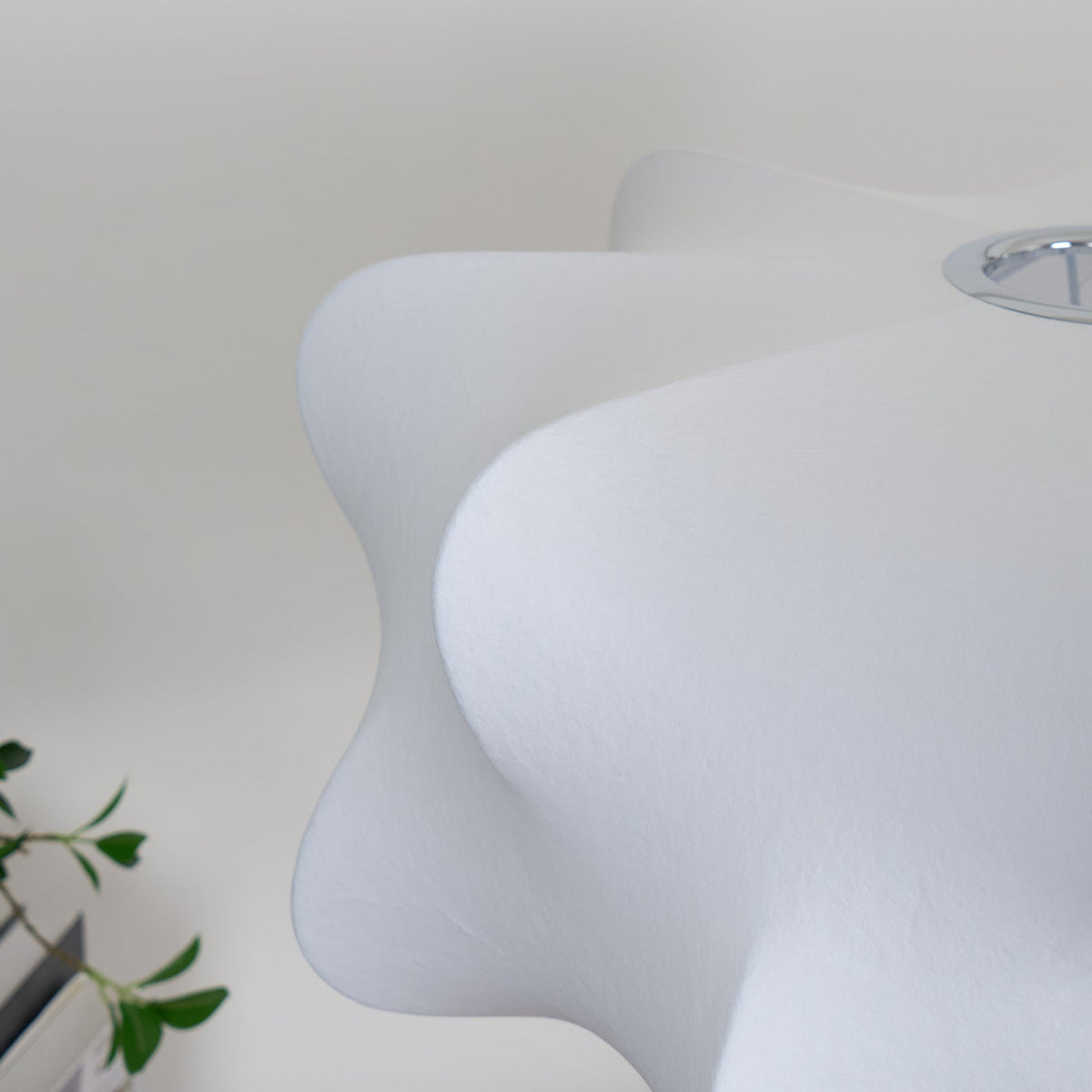 Pinon Cocoon-design-riippuvalaisin