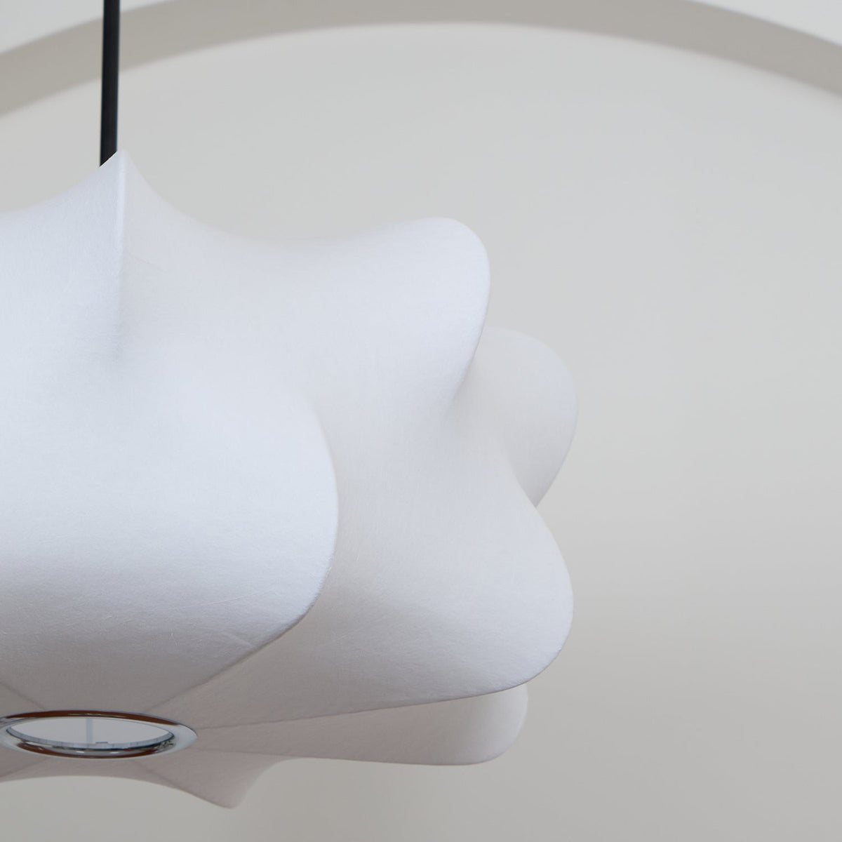 Pinon Cocoon-design-riippuvalaisin