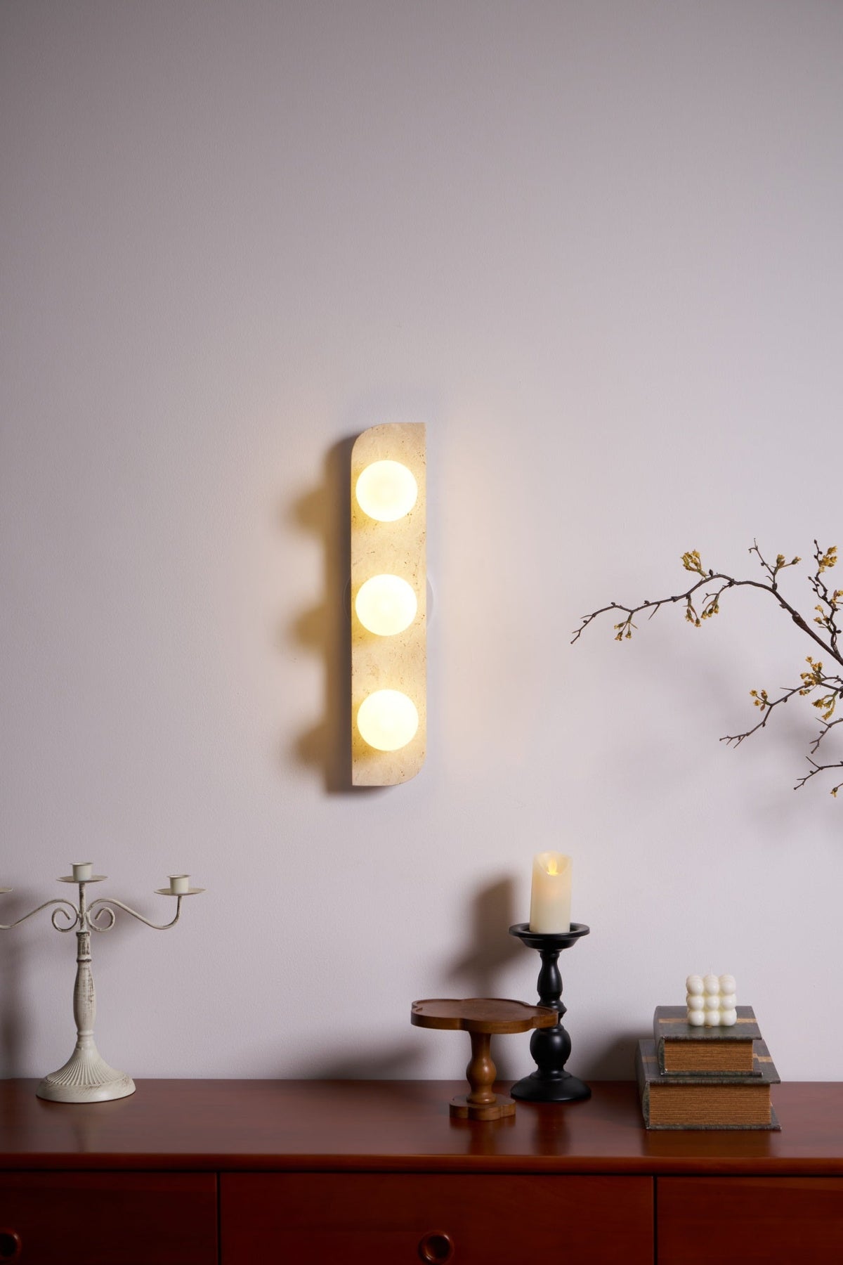 Serearia minimalistisk plug-in-væglampe i travertin