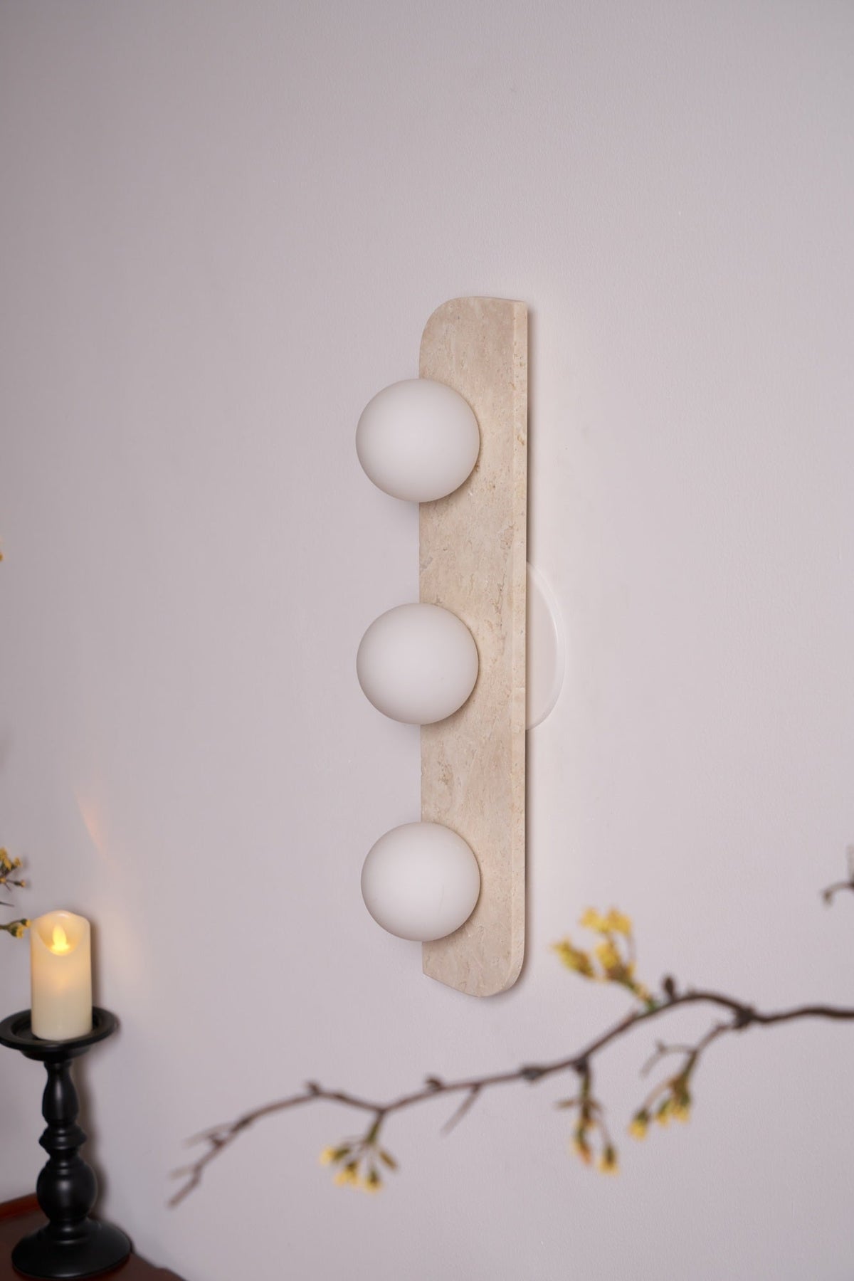 Serearia minimalistisk plug-in-væglampe i travertin
