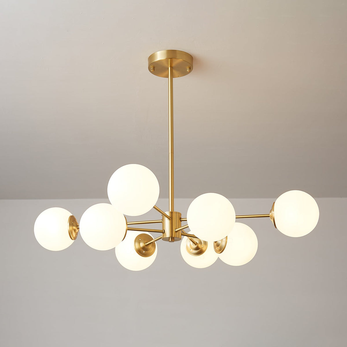 Candelabro Velirora Elysium em latão com esferas de vidro fosco