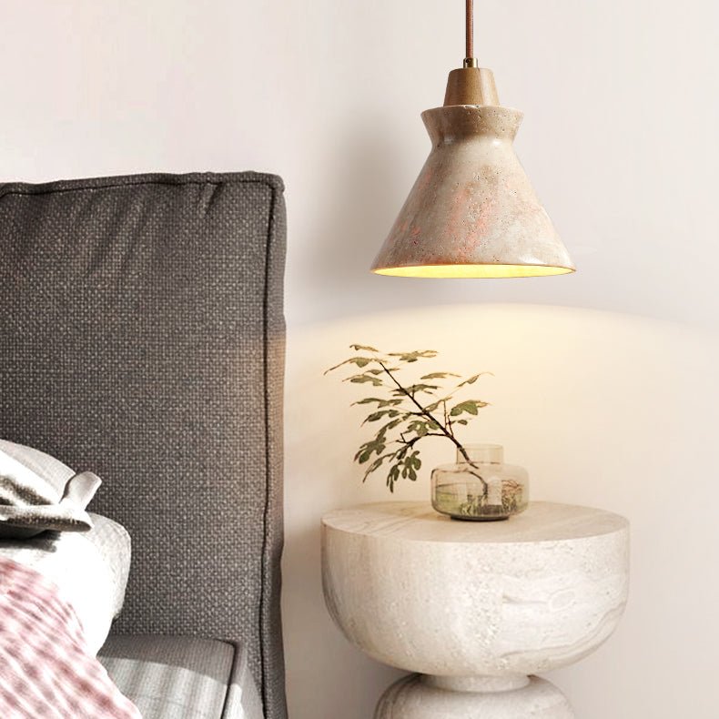 Ember konformad pendellampa i travertin