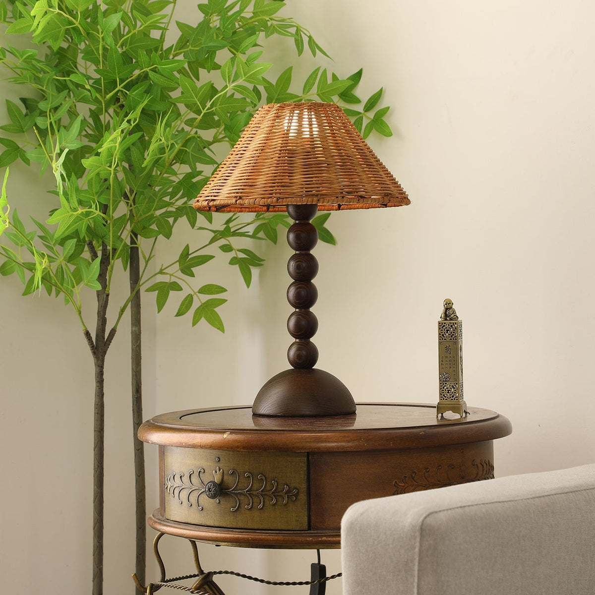 Candeeiro de mesa Auroran em madeira e rattan