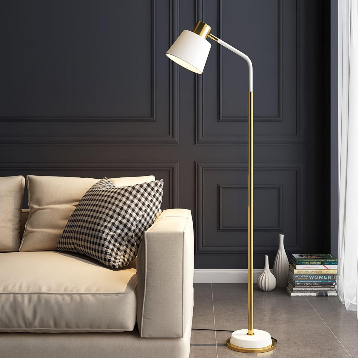 Xildas minimalistisk gulvlampe i sort og guld