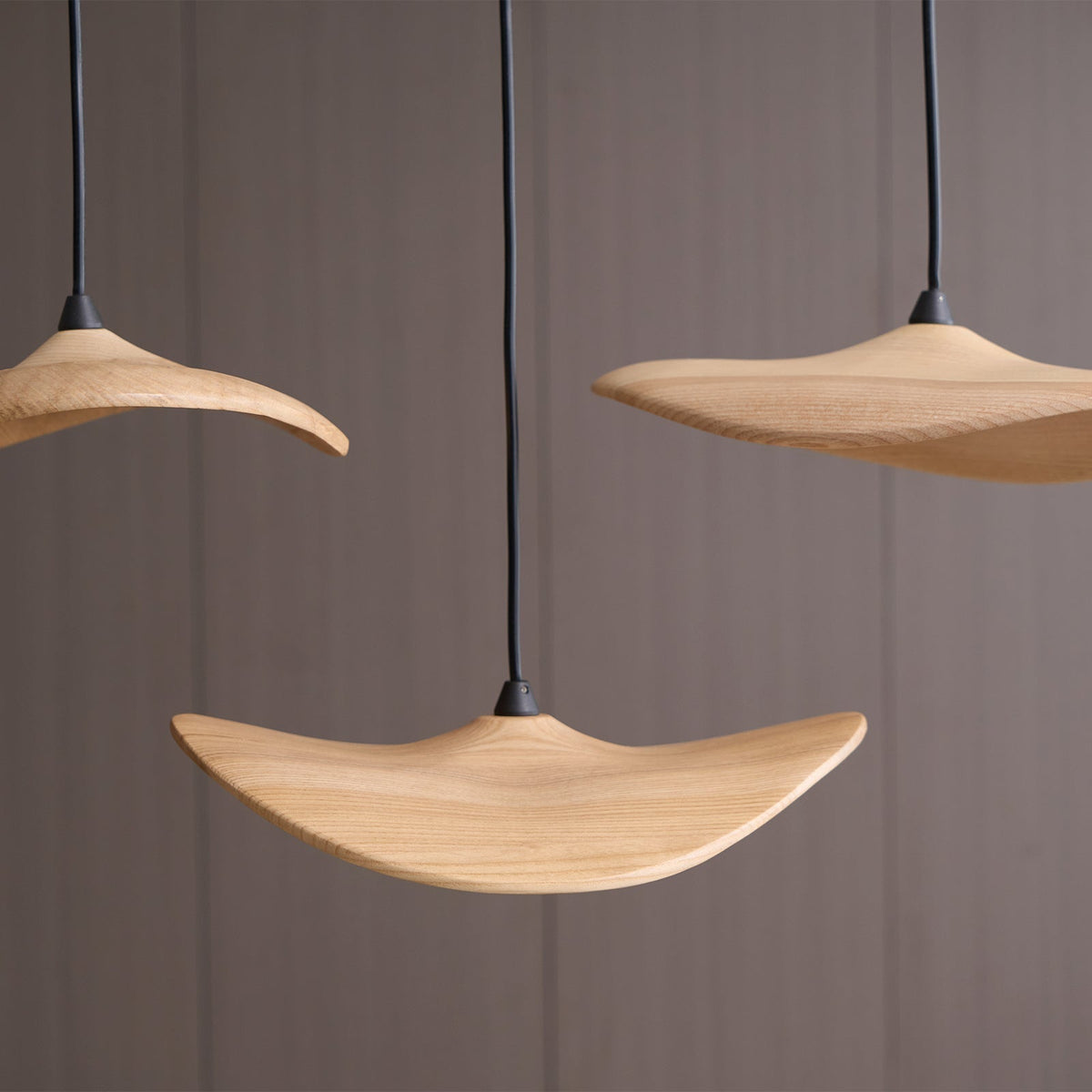 Candeeiro de lustre moderno minimalista em madeira, folha vazada Abbott