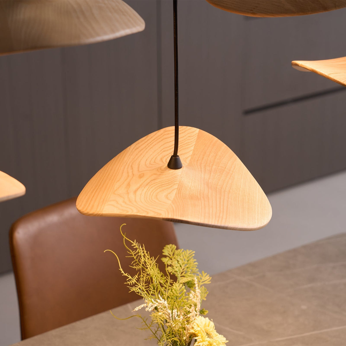 Candeeiro de lustre moderno minimalista em madeira, folha vazada Abbott