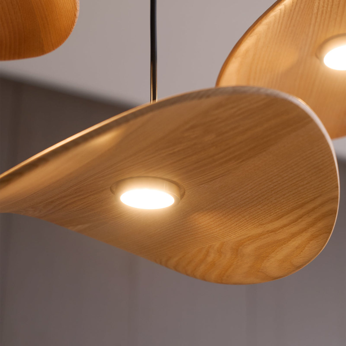 Candeeiro de lustre moderno minimalista em madeira, folha vazada Abbott