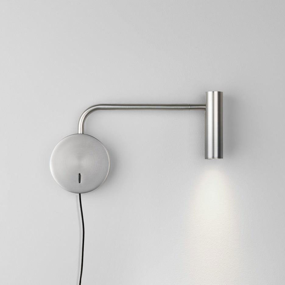 Pivoil-vägglampa