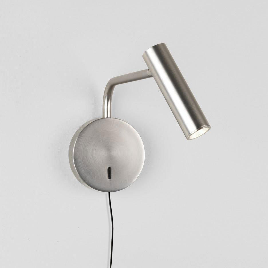 Pivoil-vägglampa