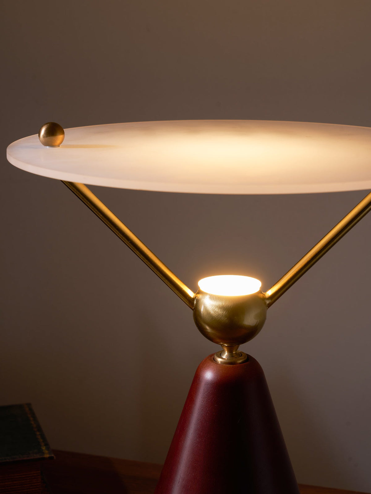 Balance Modern Träbordslampa