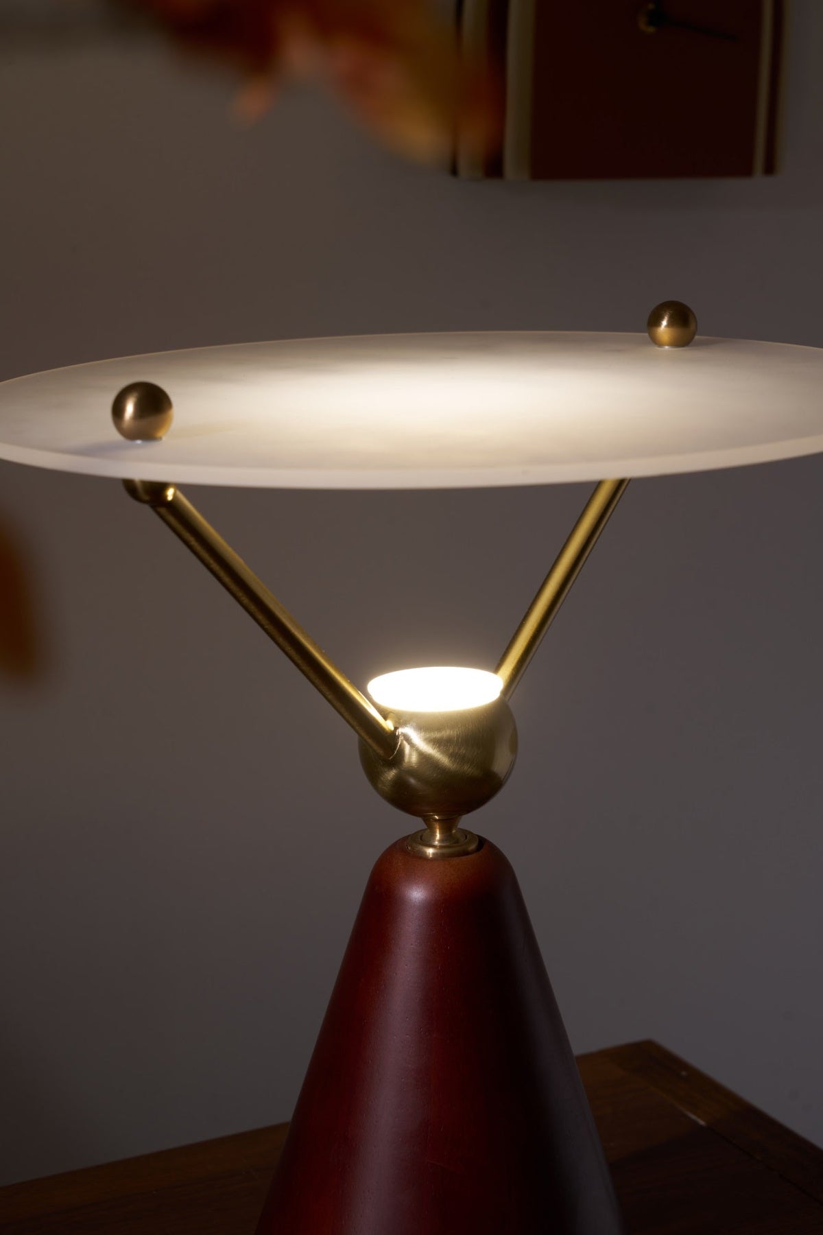 Balance Modern Träbordslampa