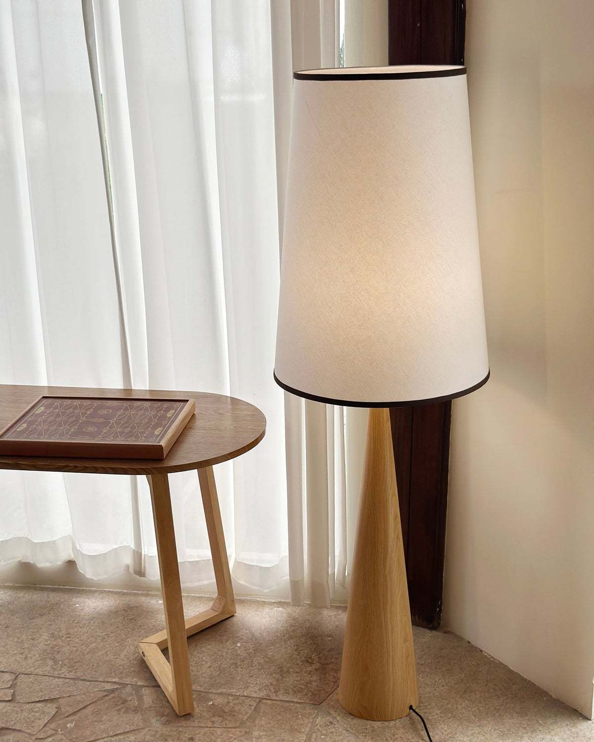 Tage-gulvlampe
