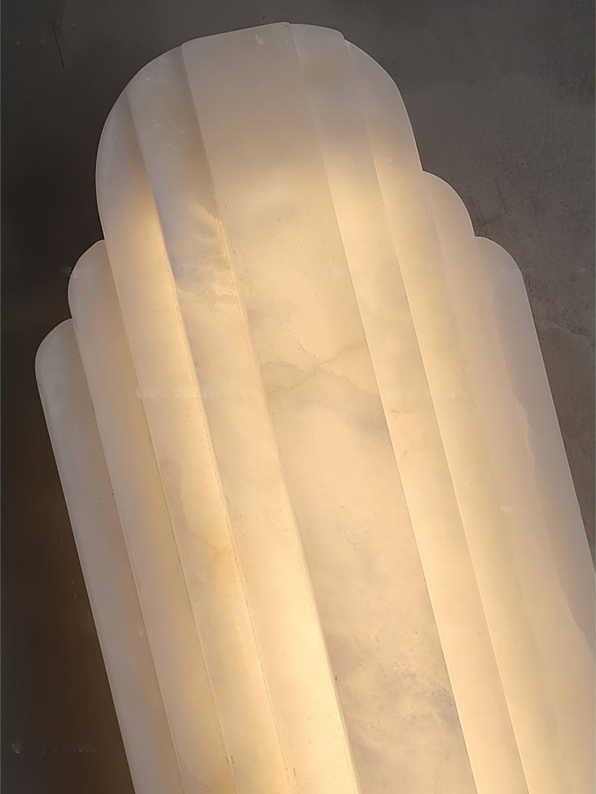 Avenanina vägglampa i art déco-stil med alabaster