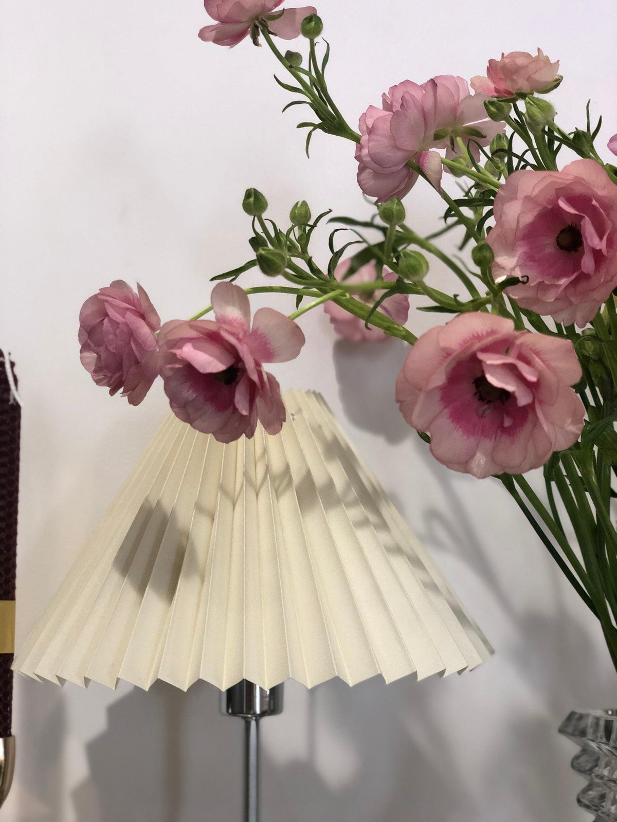 Candeeiro de mesa artístico de madeira e tecido Ornelle