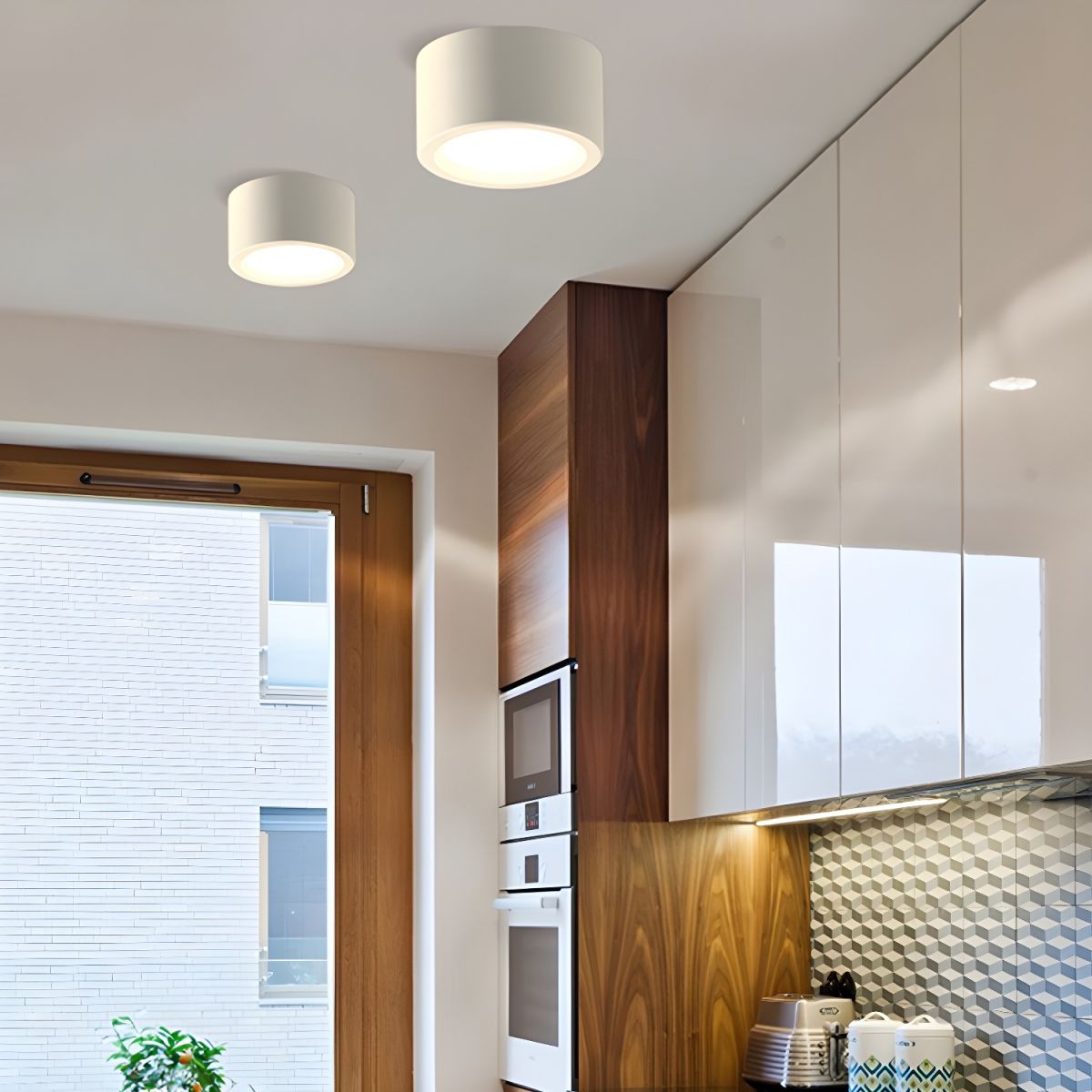 Usorel moderni minimalistinen pintakattovalaisin