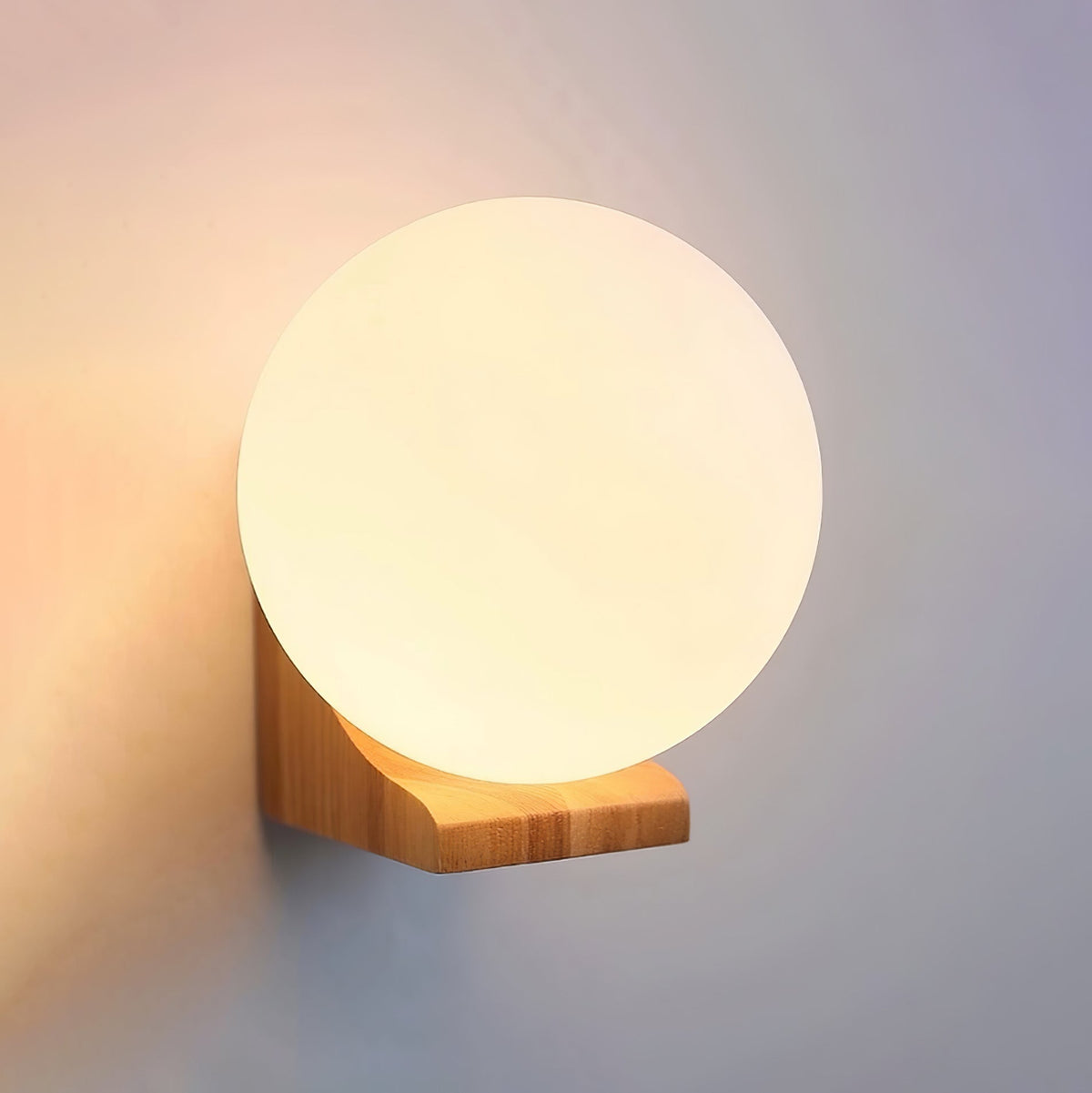 Candeeiro de parede moderno minimalista em madeira e vidro com esfera Icarara